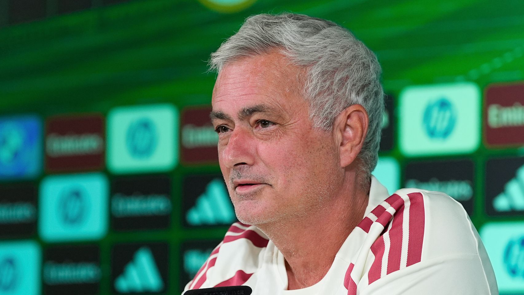 Mourinho: "Es tarde para hablar de los penaltis de hace 2 fechas. La pregunta es: ¿Qué pienso de que el Elche acabara con 11?"