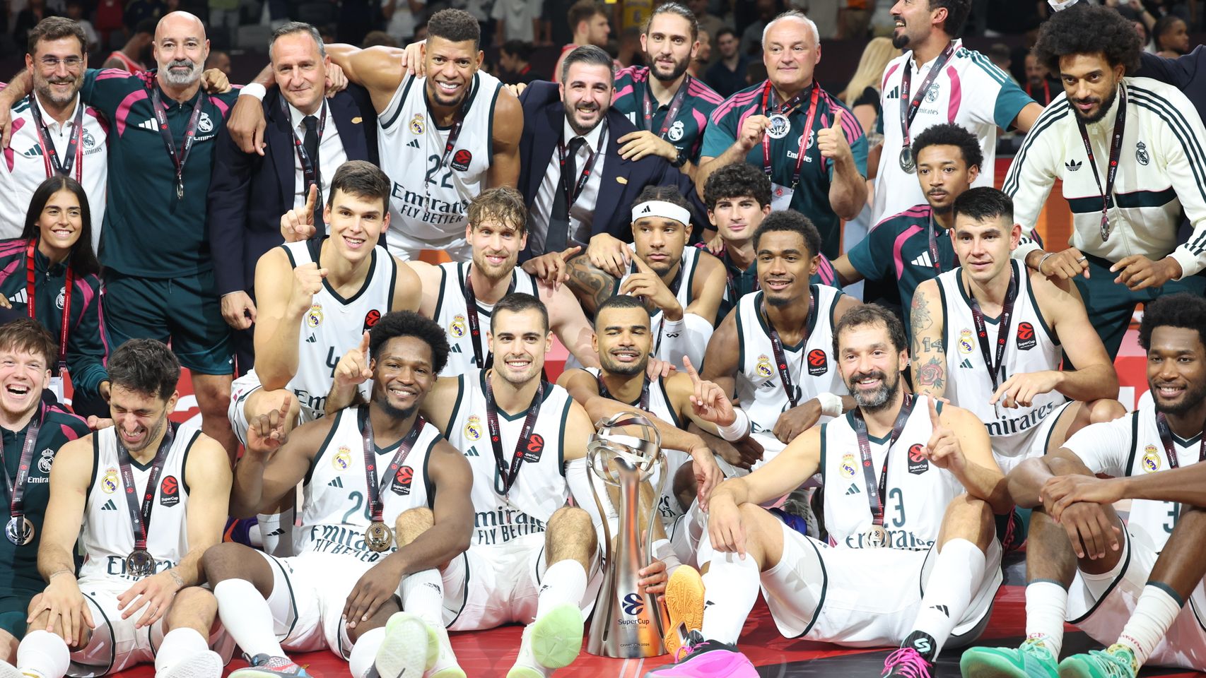 El nuevo Madrid de Martínez vence a Olympiacos y gana la Supercopa de la Euroliga, el primer título de la temporada