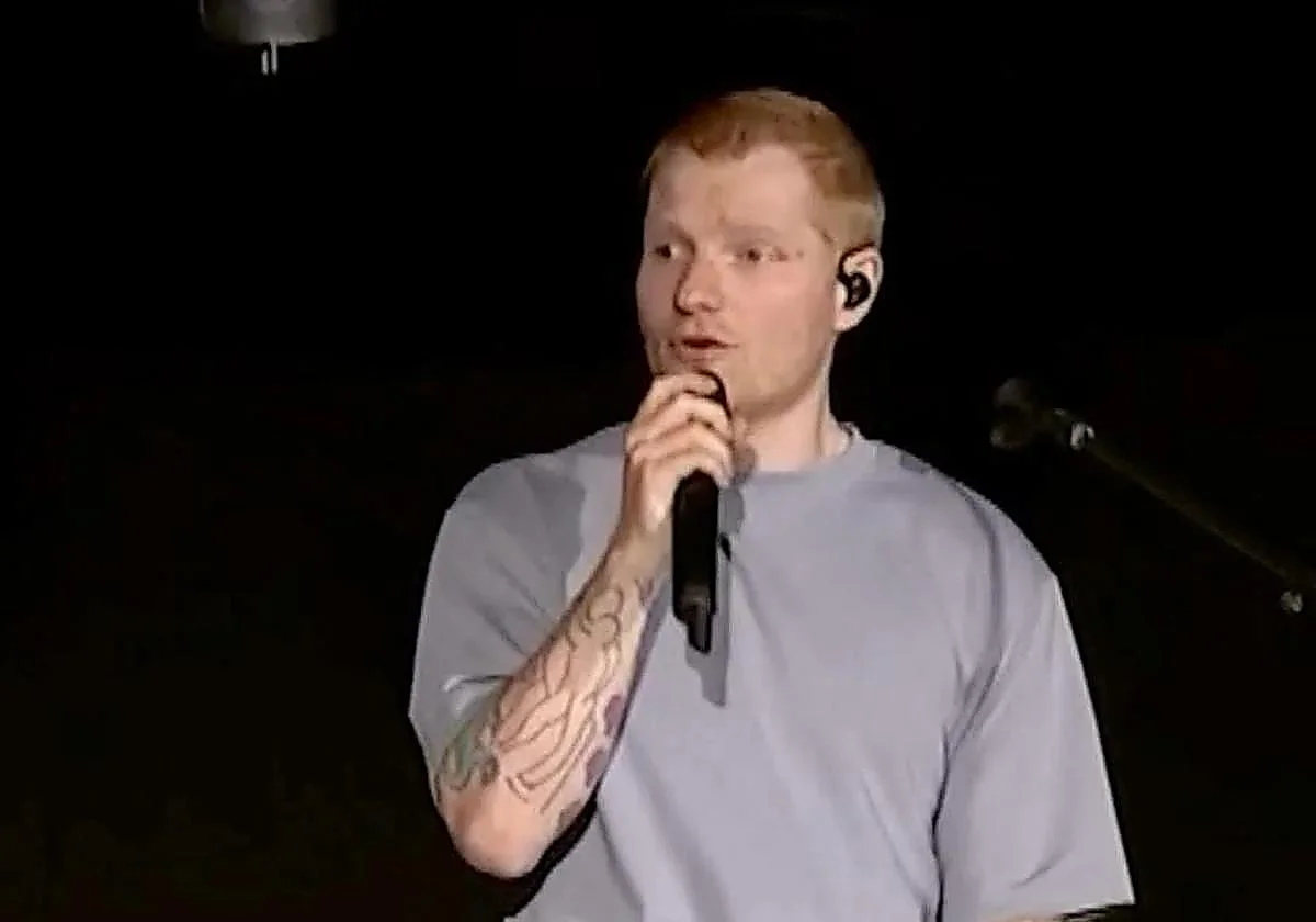 Ed Sheeran reconoce «errores» por la expulsión de Macklemore y tilda de «injustificable» la situación en Gaza