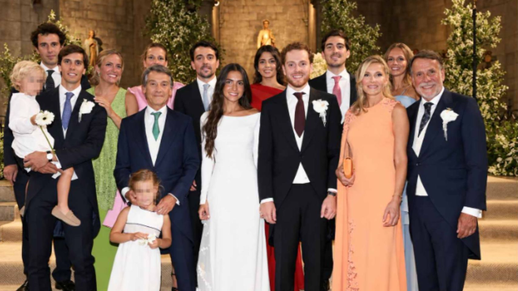 Illa y Feijóo coinciden en la gran boda de Guillermo Creuheras, hijo del presidente de Planeta, y Natalia Pujol en el Empordà.