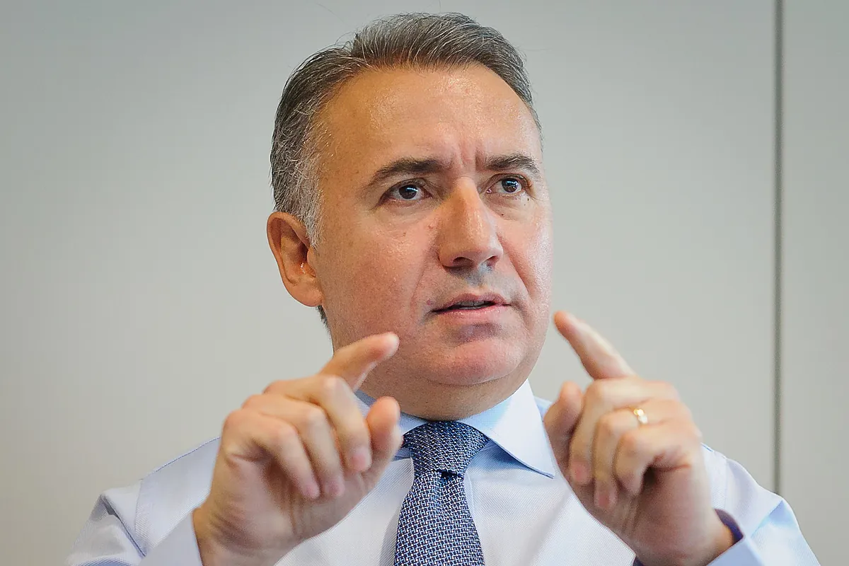 Linares vende acciones de Santander por más de 7,5 millones de euros