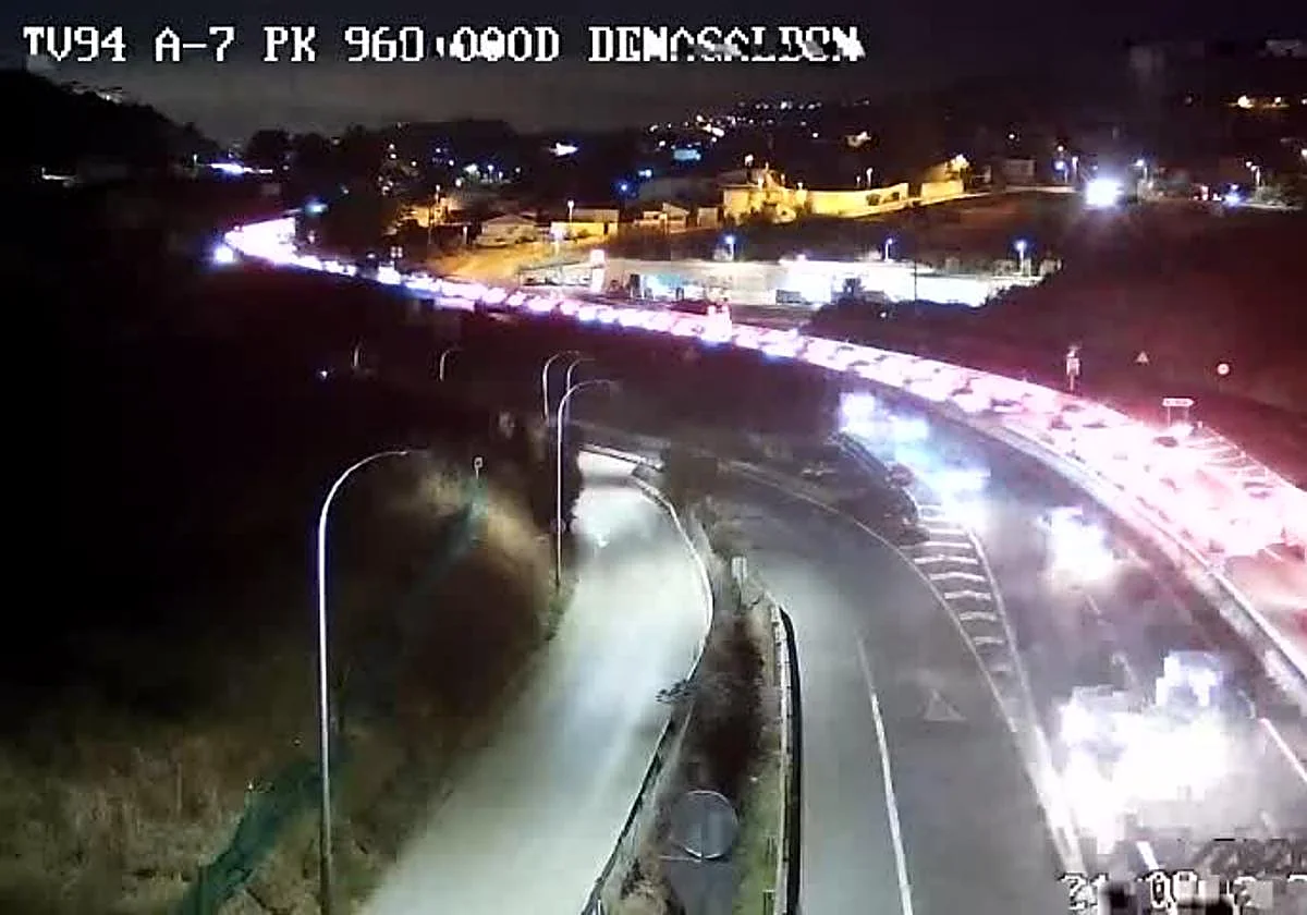 Atascos de casi seis kilómetros complican la circulación por Rincón de la Victoria y Pizarra