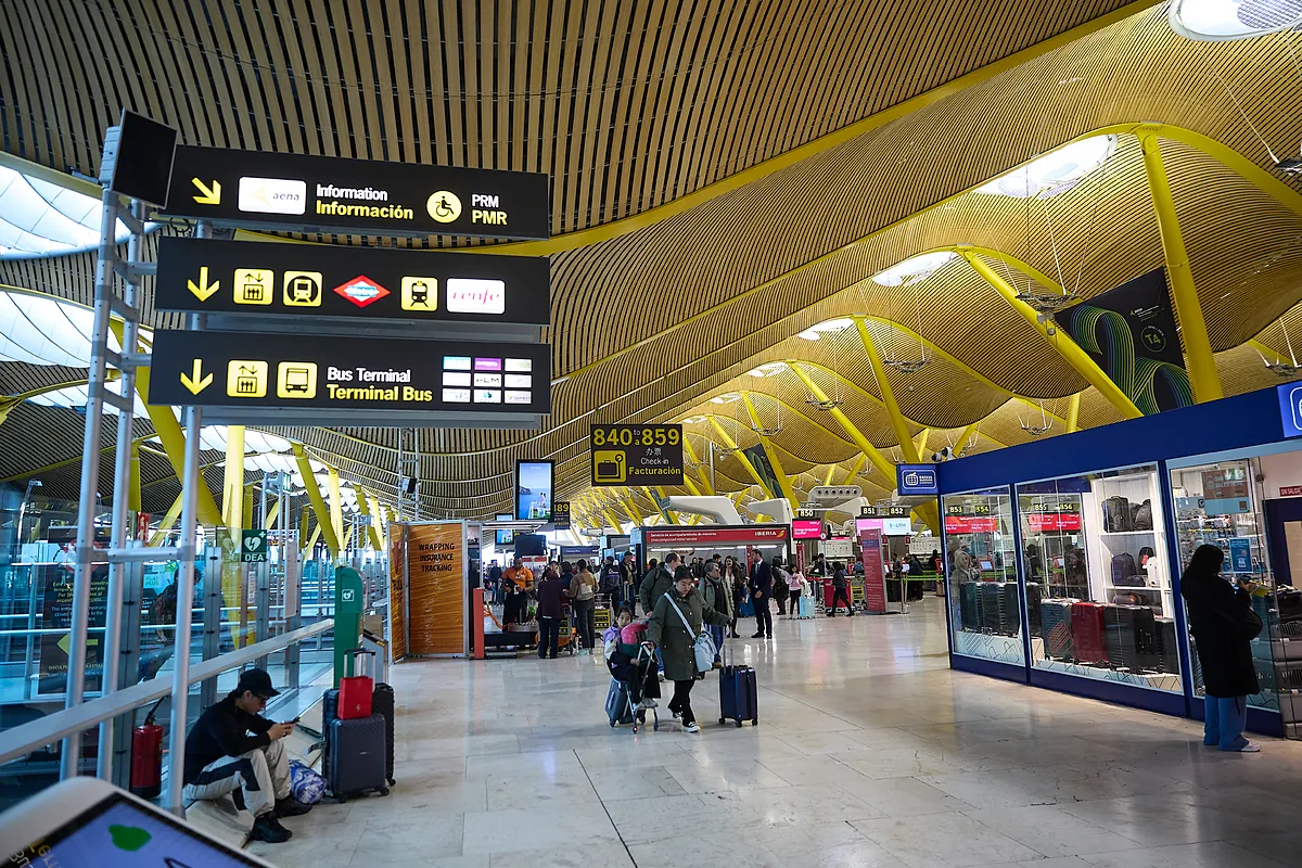 El Prat se estancará en 60 millones de viajeros hasta 2031 mientras Barajas llegará a 77 millones