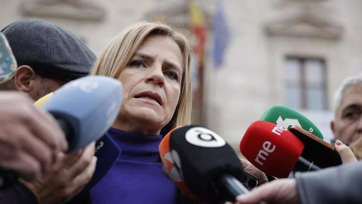 Pilar Bernabé retoma la carrera universitaria que el PSOE ya incluía como terminada en su currículum