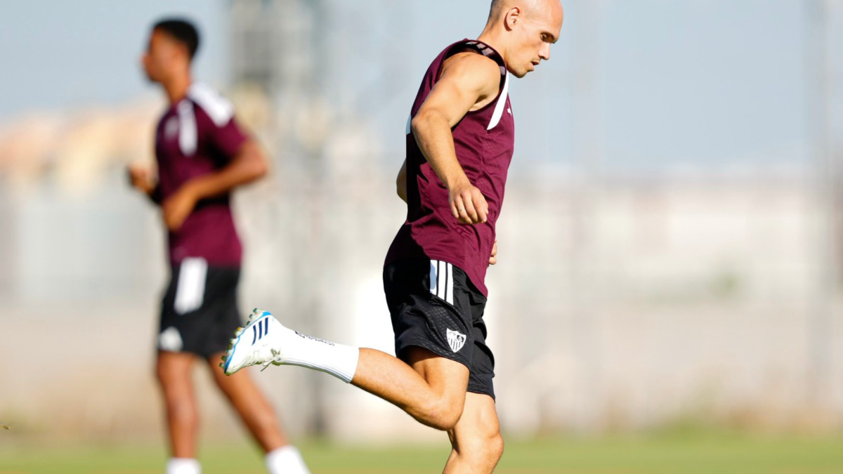 El Sevilla ya entrena sin los internacionales