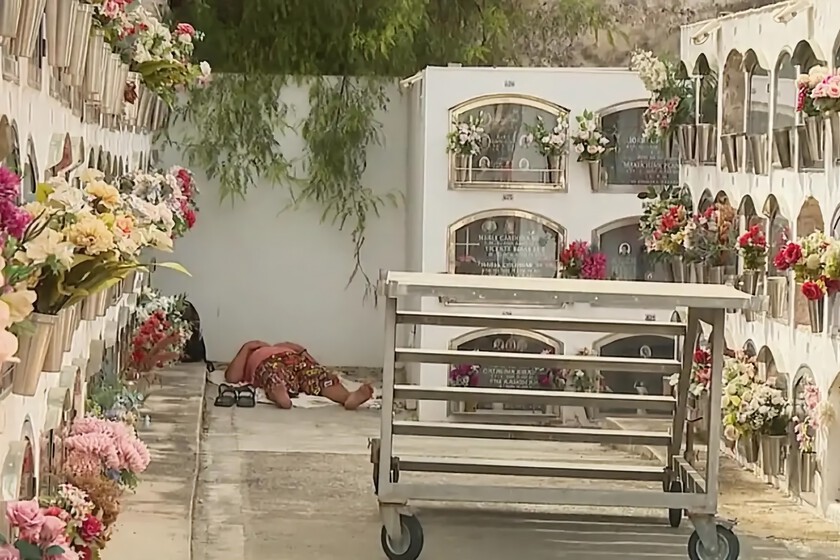 En Ibiza están viviendo tal crisis de vivienda que algunas personas ya duermen en cementerios, entre nichos y lápidas de mármol