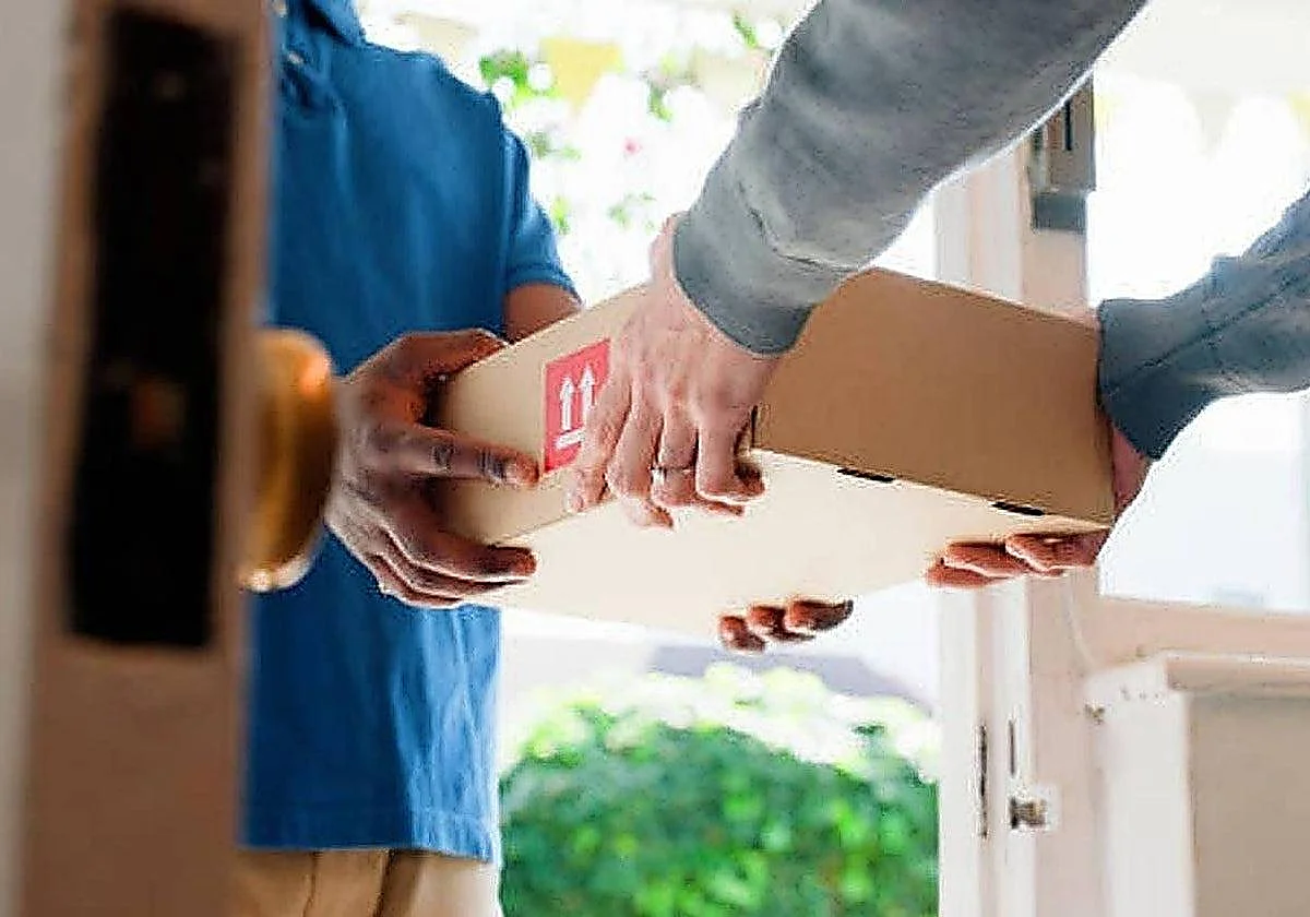 ¿Te llaman por un paquete que no has pedido? Ojo con la trampa del 'falso repartidor': así funciona