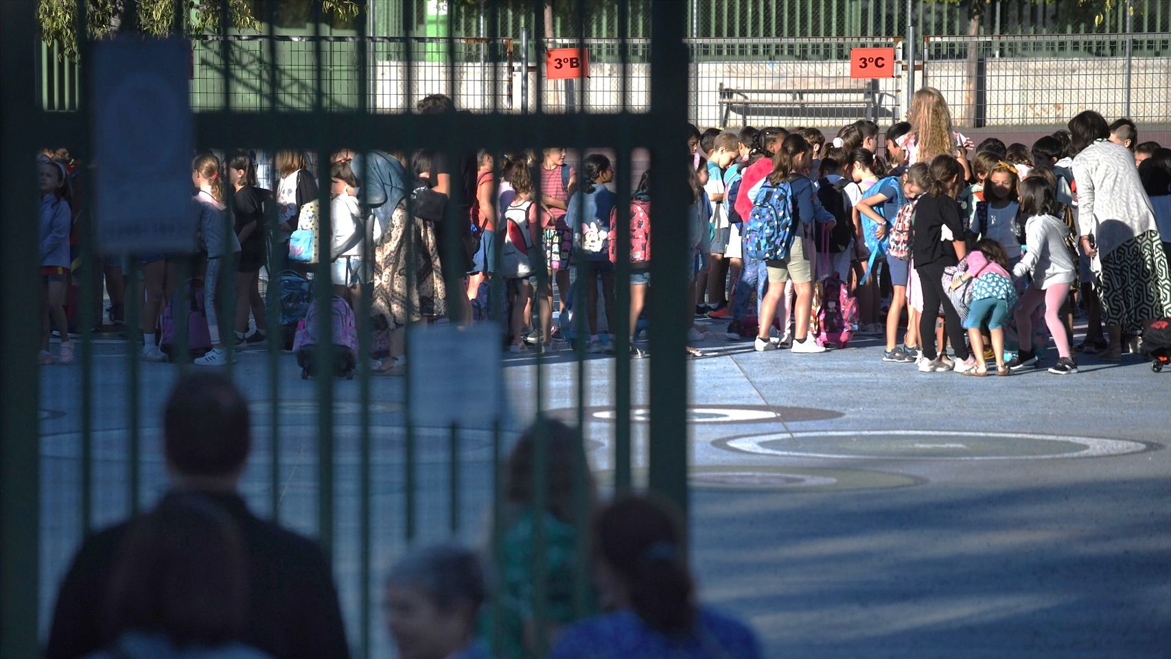 ¿Es sexista el recreo o deben respetarse los juegos 'de toda la vida'? El fútbol en el colegio, a debate con los expertos
