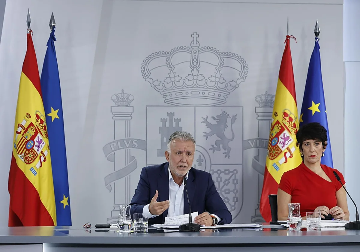 El Gobierno vuelve a la carga contra el PP por la acogida de menores para soslayar sus diferencias de criterio