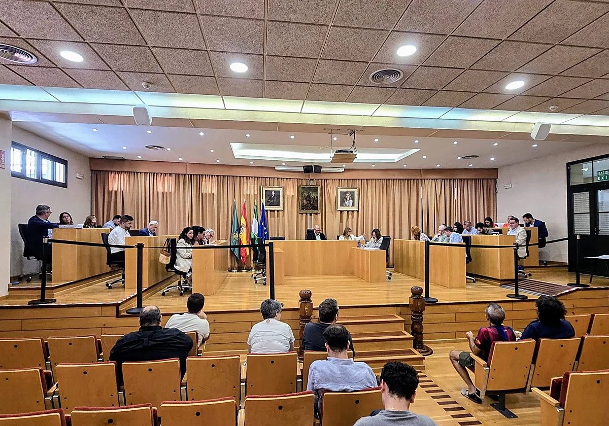 El pleno zanja el intento de frenar la tasa de basura en Vélez-Málaga: seguirá cobrándose