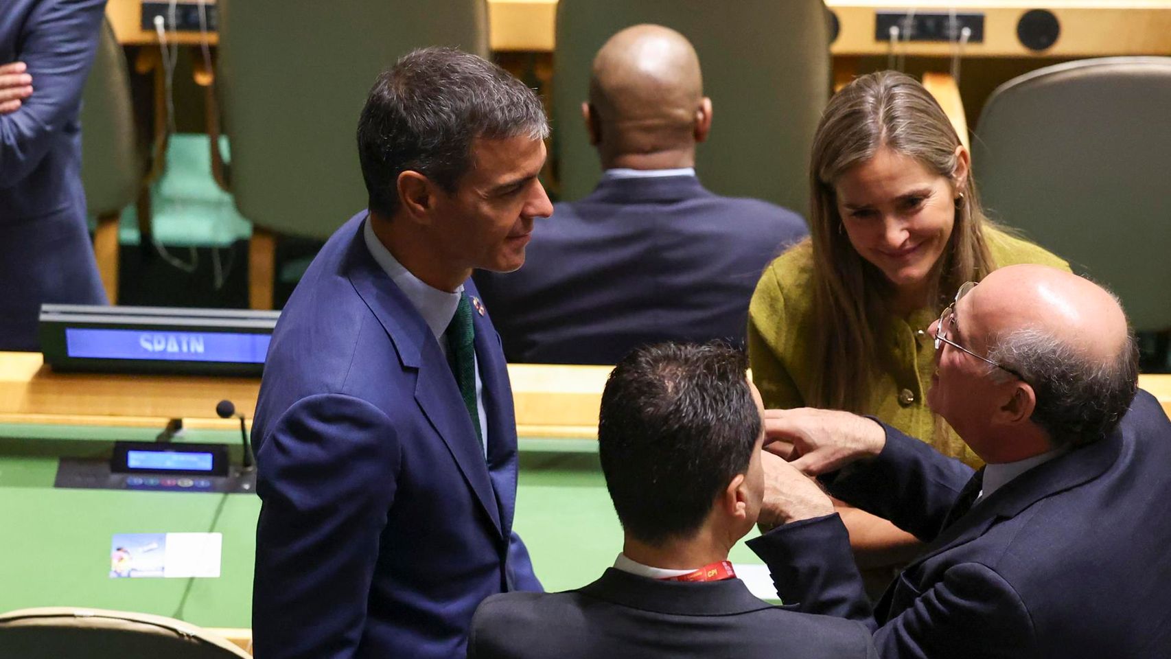 Sánchez pasa de alabar la "gestión inteligente" de Rabat en la invasión a decir que "falló en sus controles fronterizos"
