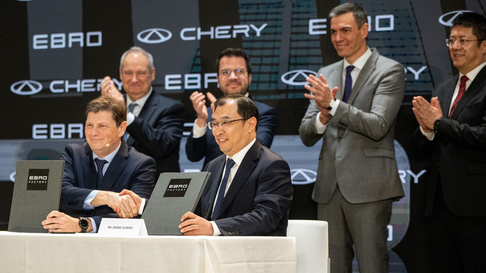 El Gobierno facilitará la entrada de empresas chinas en España ante el desplome de la inversión de EEUU y Reino Unido