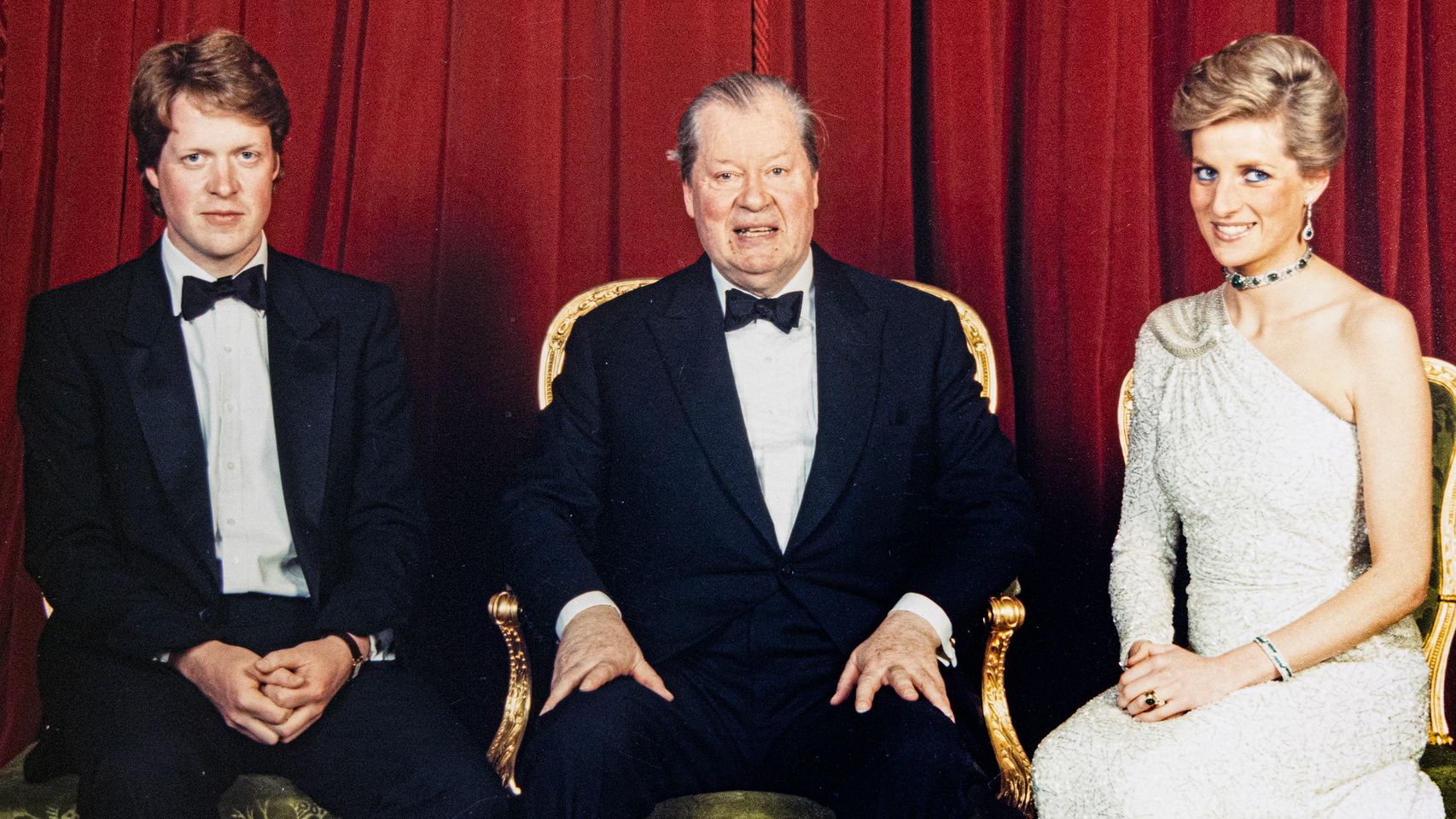 "Si me quisieras, no me dejarías aquí": la súplica de Diana de Gales a su padre y otros secretos íntimos que revela su hermano