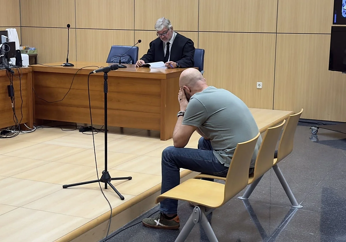 Cinco años más de cárcel para un profesor de Valencia condenado por abusos a una decena de alumnas