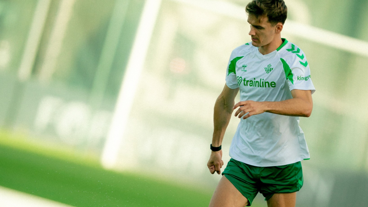 Diego Llorente vuelve al grupo en una sesión de entrenamiento sin Bartra, Ruibal y los internacionales
