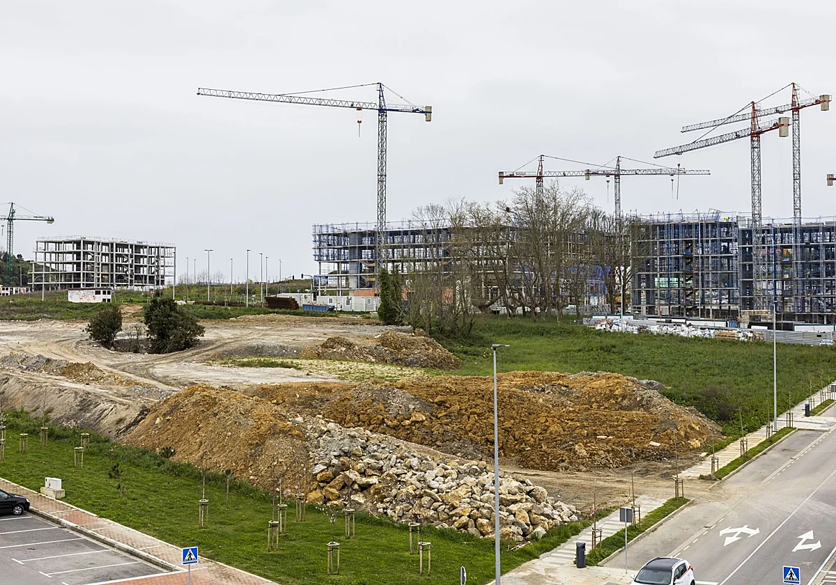 El precio del suelo se dispara un 15% y complica la construcción en plena crisis de oferta
