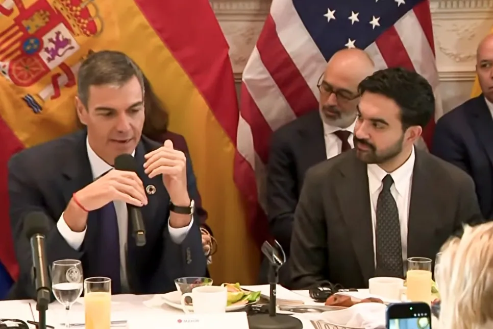 Sánchez exhibe sintonía con Mamdani y reivindica su gestión económica y migratoria