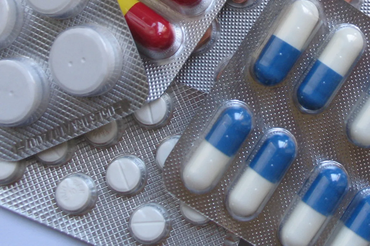La terapia hormonal sustitutiva para la menopausia se asocia con un aumento del riesgo vascular cuando se toma en pastillas