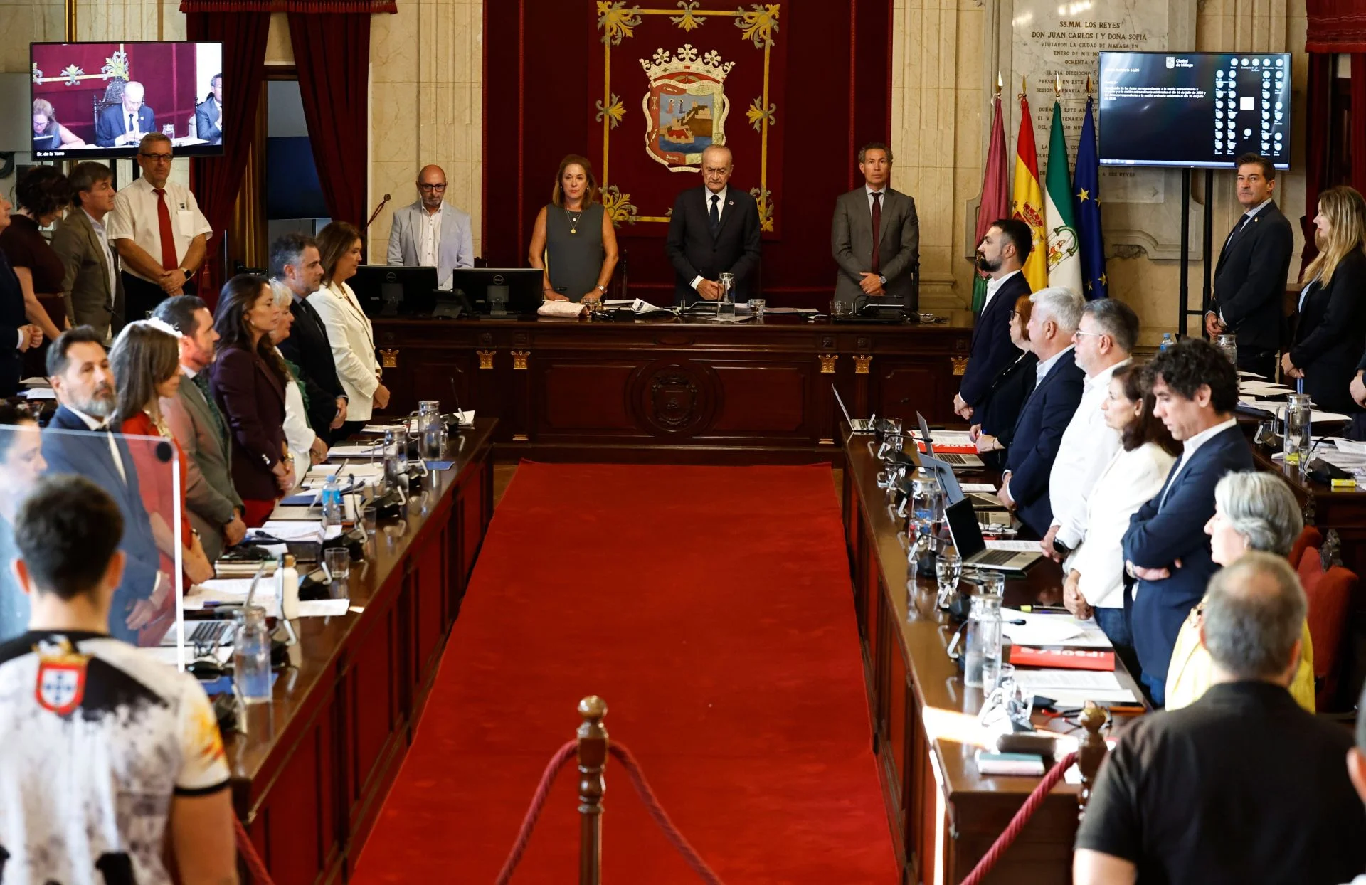 El pleno de Málaga rinde homenaje al joven Nacho tiroteado por error en Barcenillas