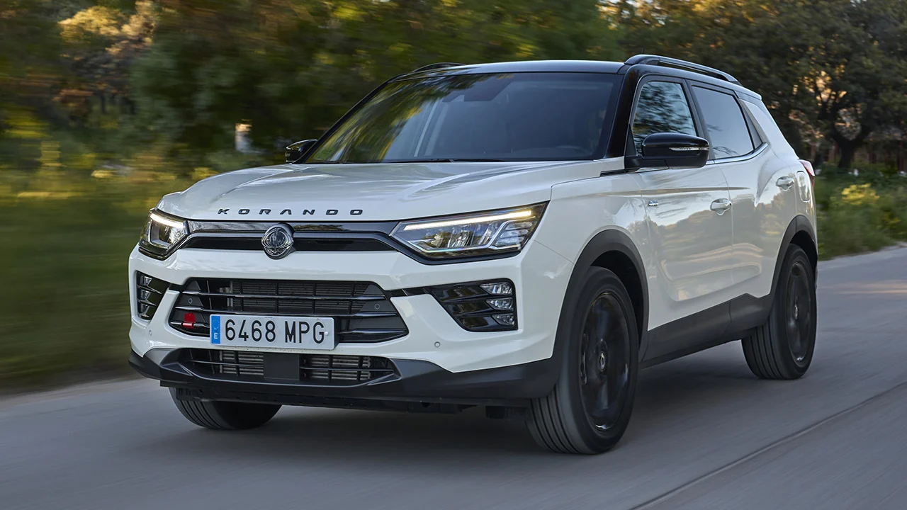 El KGM Korando rebaja 8.000 € su precio y planta cara a los SUV chinos desde 18.650 €