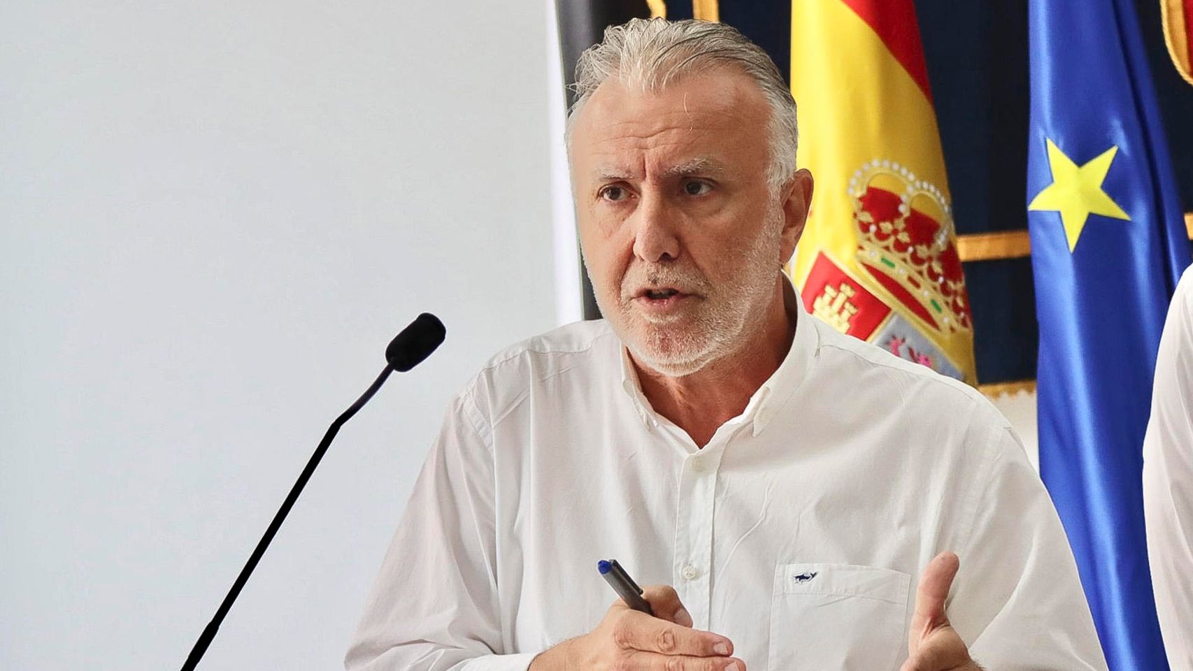 Torres pide regular los regalos a cargos públicos y compara las joyas de Zapatero con recibir una "caja de productos típicos"