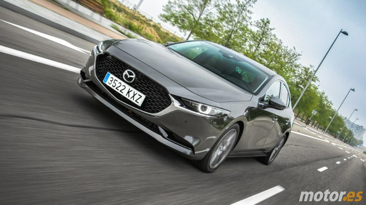 El Mazda3 pone en apuros al Toyota Corolla Sedán: 3.900 € de rebaja, etiqueta ECO y un precio más bajo