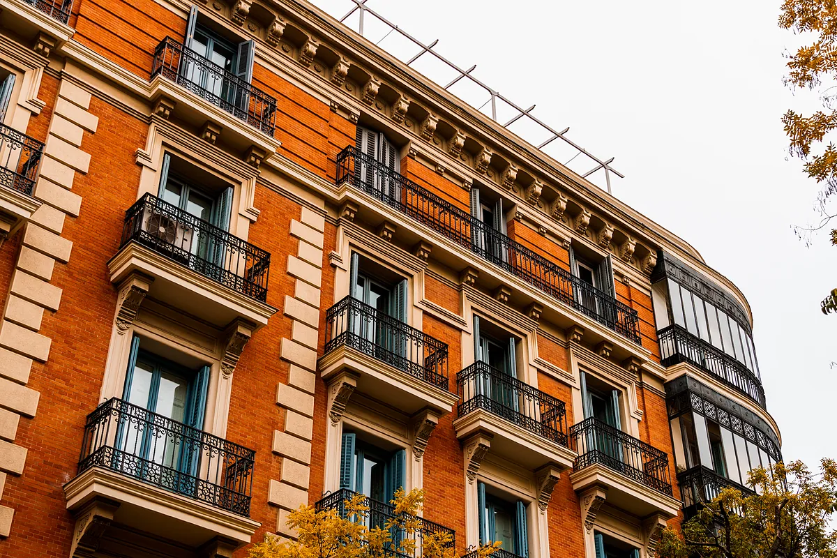 La compraventa de viviendas vuelve al terreno negativo tras caer un 5,1% en julio