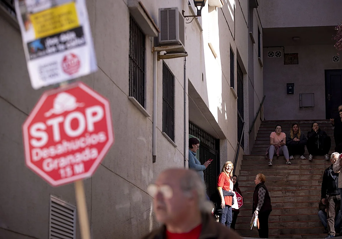Los lanzamientos judiciales caen un 45% en Andalucía entre creciente tensión social