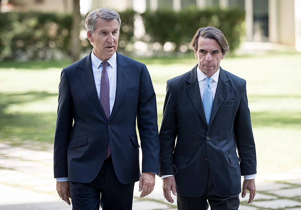 Aznar contrapone el patriotismo de Feijóo al de Abascal: «No le hace falta disfrazarse de capitán de los tercios para presumir de ser español»