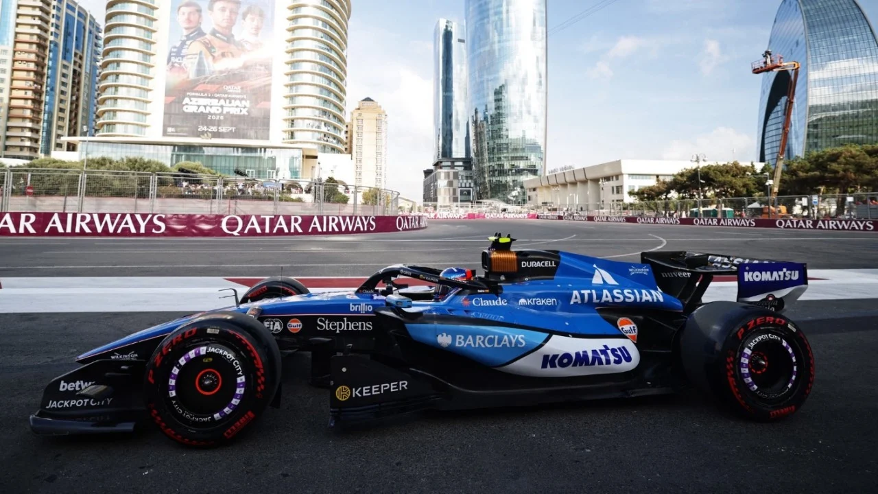 Sainz saca partido al 'nuevo' Williams en Bakú: «Han sido unos buenos vueltones»