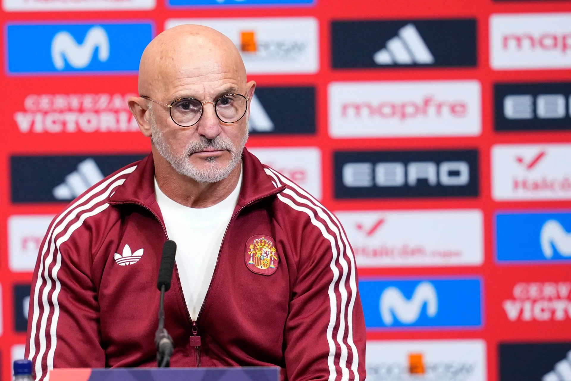 Roberto, Fresneda y Víctor Muñoz, fuera ante Inglaterra