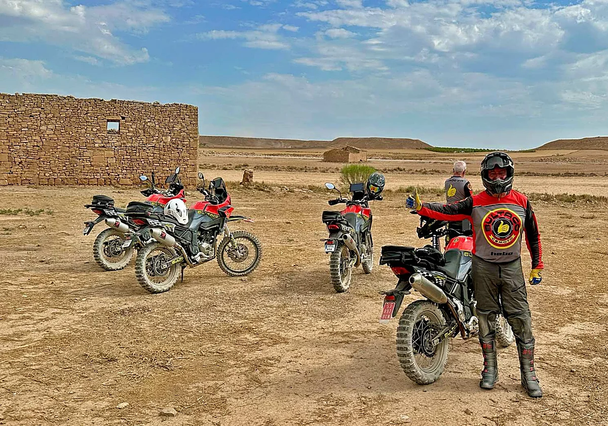 Bultaco prueba la Rally GT 300 en Monegros antes de viajar a Marruecos