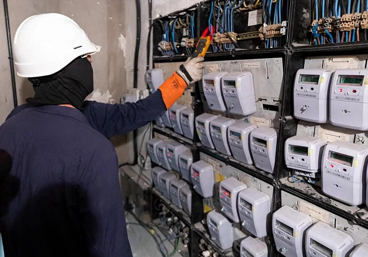 Indemnizan con más de 3.000 euros a un cliente al que la compañía eléctrica acusó de realizar un 'puenteo' en su vivienda