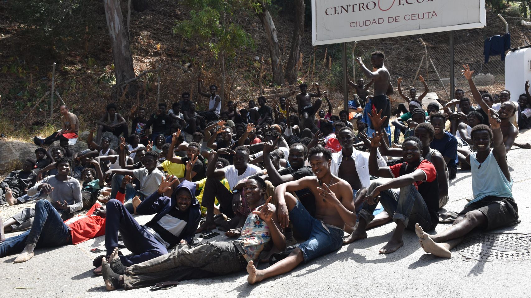 Interior devuelve a los primeros sudaneses desde Ceuta a Marruecos: "La Policía nos sacó de la cama de madrugada"