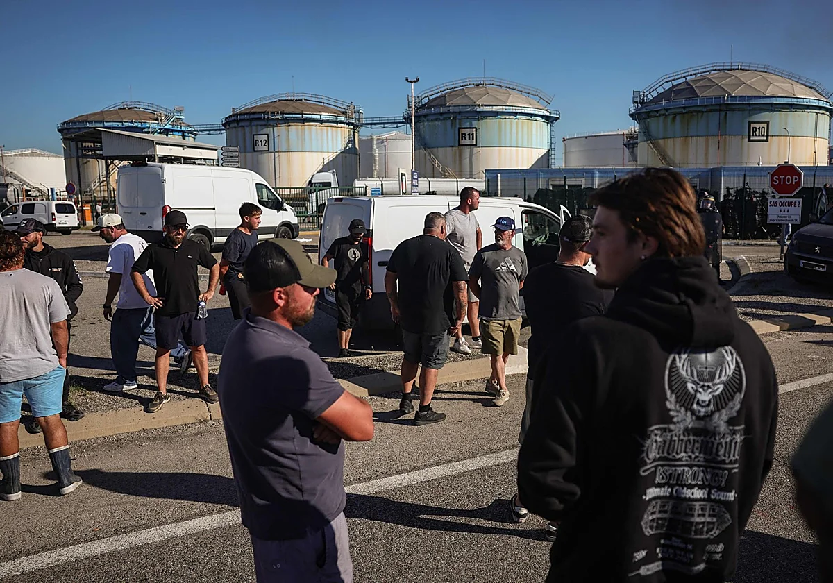 El malestar por la carestía del combustible tensa la campaña presidencial en Francia