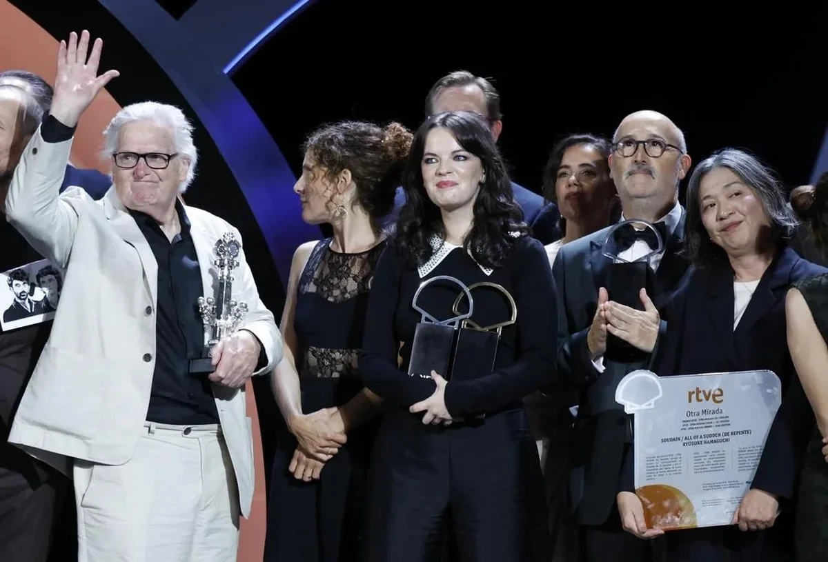 La Concha de Oro premia el cine íntegro y humanista de Mike Leigh en su despedida