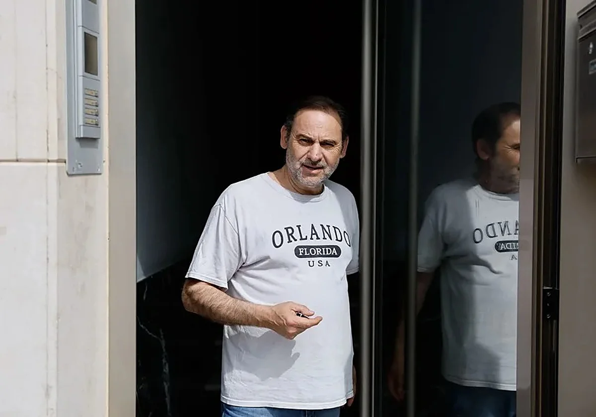 Ábalos exige recuperar el disco duro que la actriz porno intentó sacar oculto durante el registro de su casa