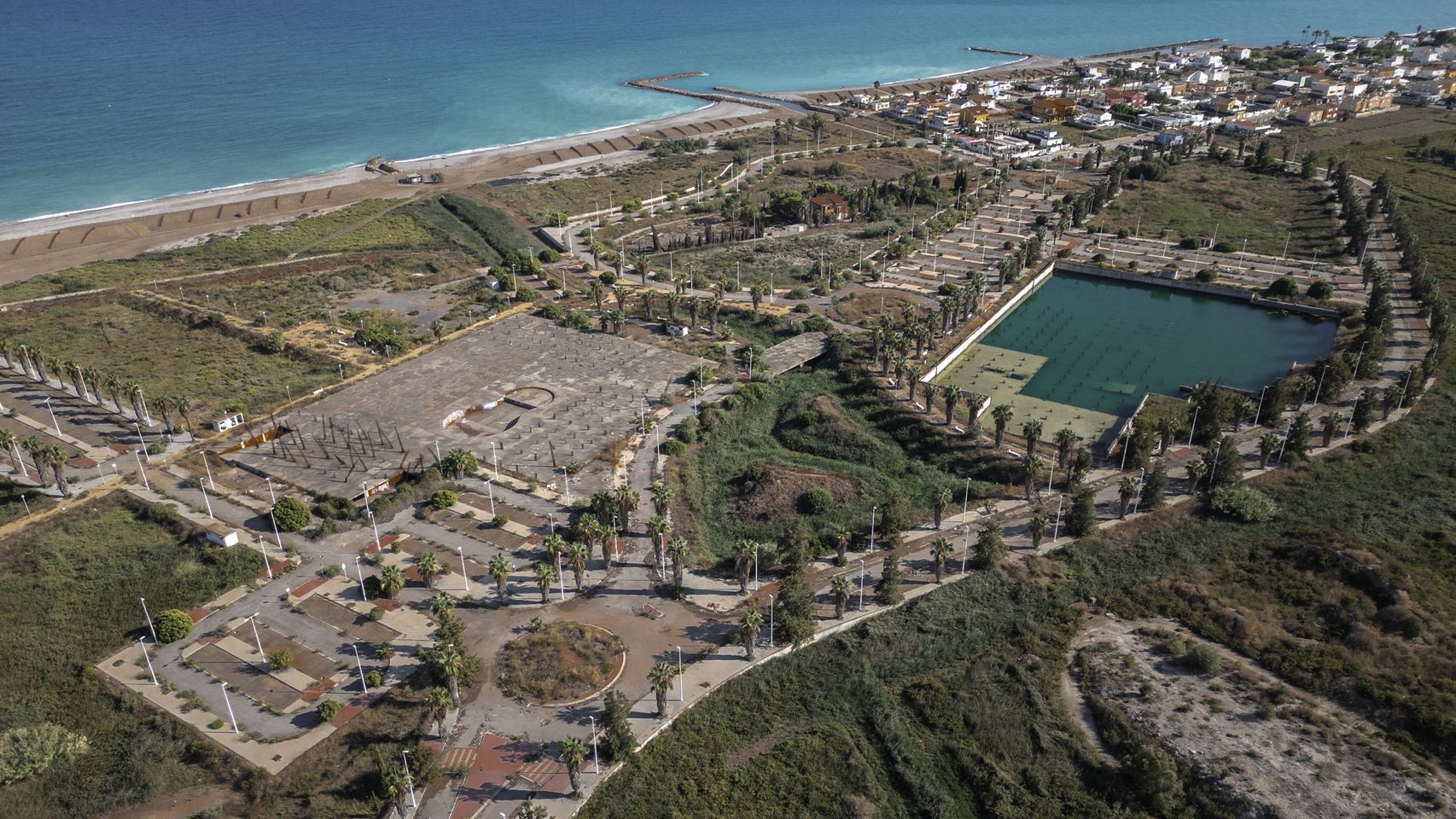 La "urbanización fantasma" en la playa de Castellón que renace tras 20 años abandonada: "Nos cuesta 12 M€ de dinero público"