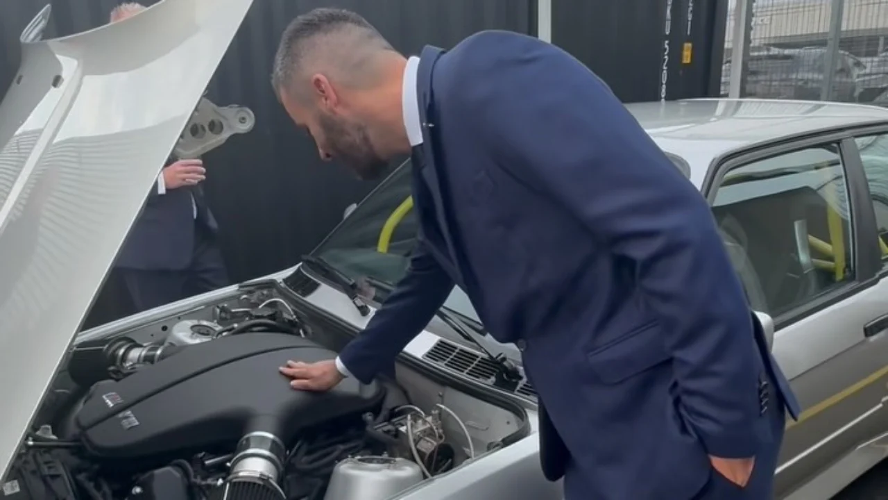 Mate Rimac sonríe al ver hecho realidad su sueño: un BMW M3 E30 con motor V10