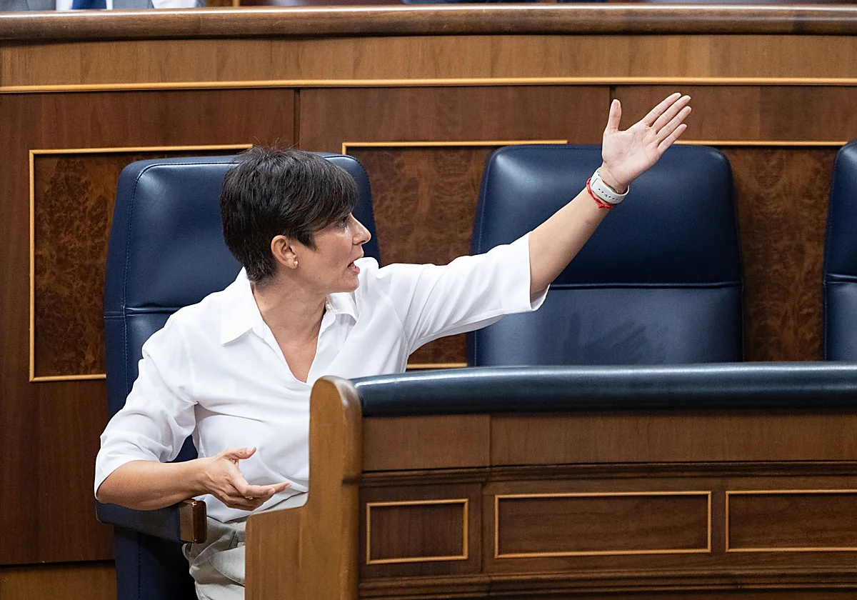 Socios y oposición elevan la presión sobre Rodríguez en el Congreso tras el desahucio de Maricarmen