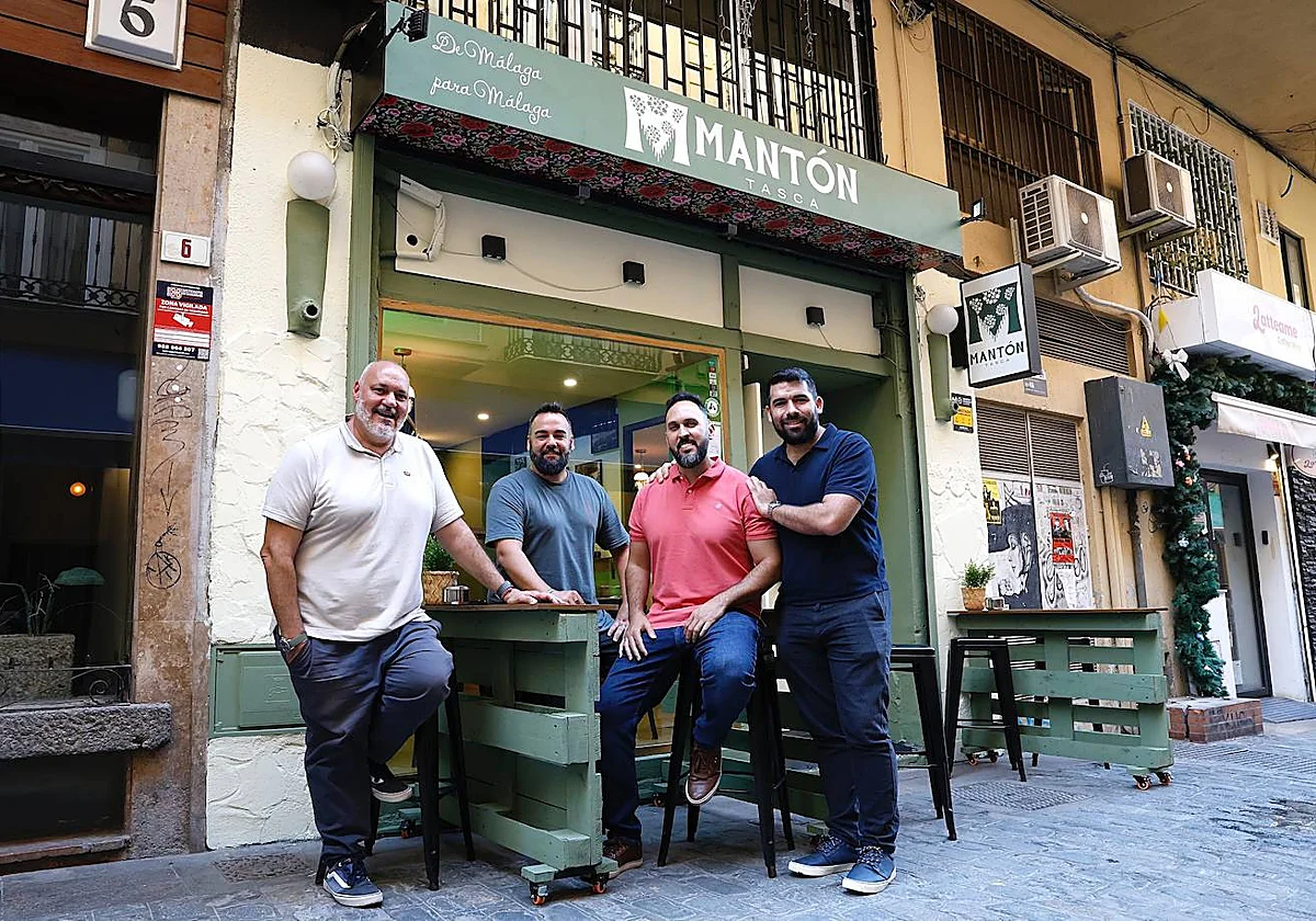 Mantón, un antiguo bar gay del Centro, reabre como tasca castiza: «Aquí se pide en español. El que no sepa, que señale»