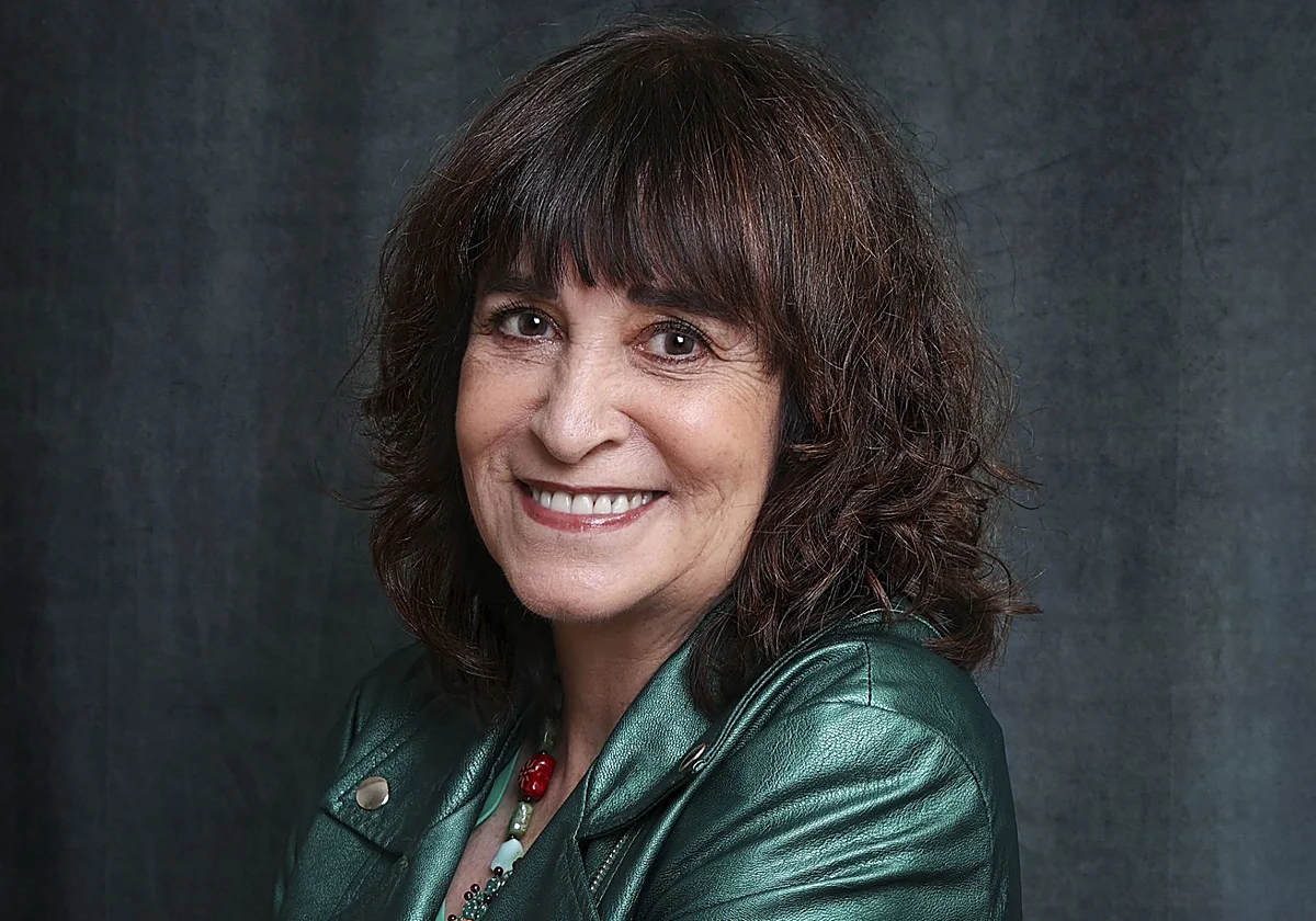 Rosa Montero escribe «una versión punki del patito feo»