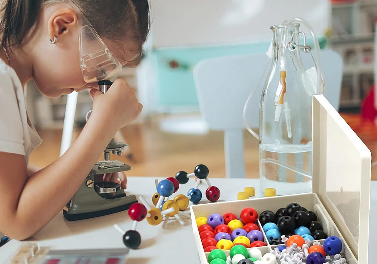 Introduce a los peques en el mundo de la ciencia con estos kits de experimentos científicos para hacer en casa