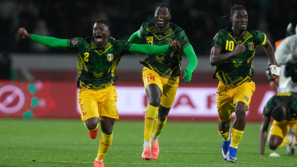 Mali obra el primer 'milagro' de la Copa y se mete en cuartos de final