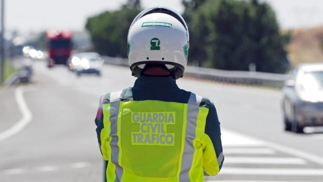 Un gesto que muchos conductores olvidan en la ciudad puede costarles hasta 200 euros