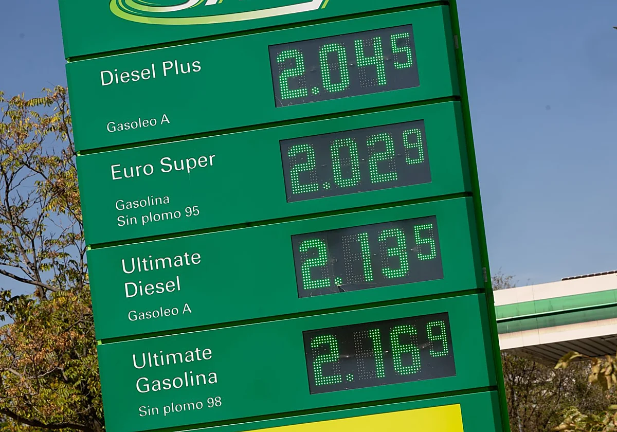 La subida de los carburantes fuerza a los gobiernos europeos a elegir entre bonificar o restringir