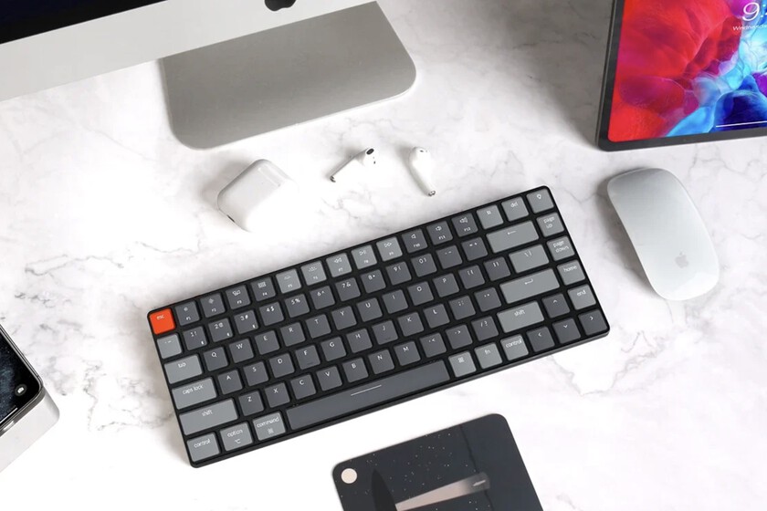 Buscaba un teclado compacto, versátil y sin RGB para trabajar. Compré este Keychron y desde entonces es el que siempre recomiendo