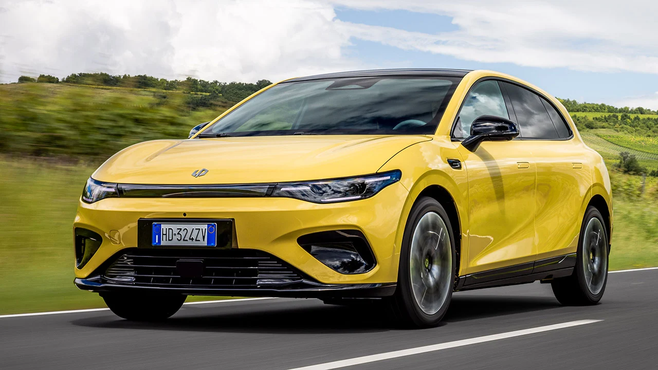 El Leapmotor B05 eléctrico baja 6.700 € y ahora es más barato que el Citroën C4 de gasolina