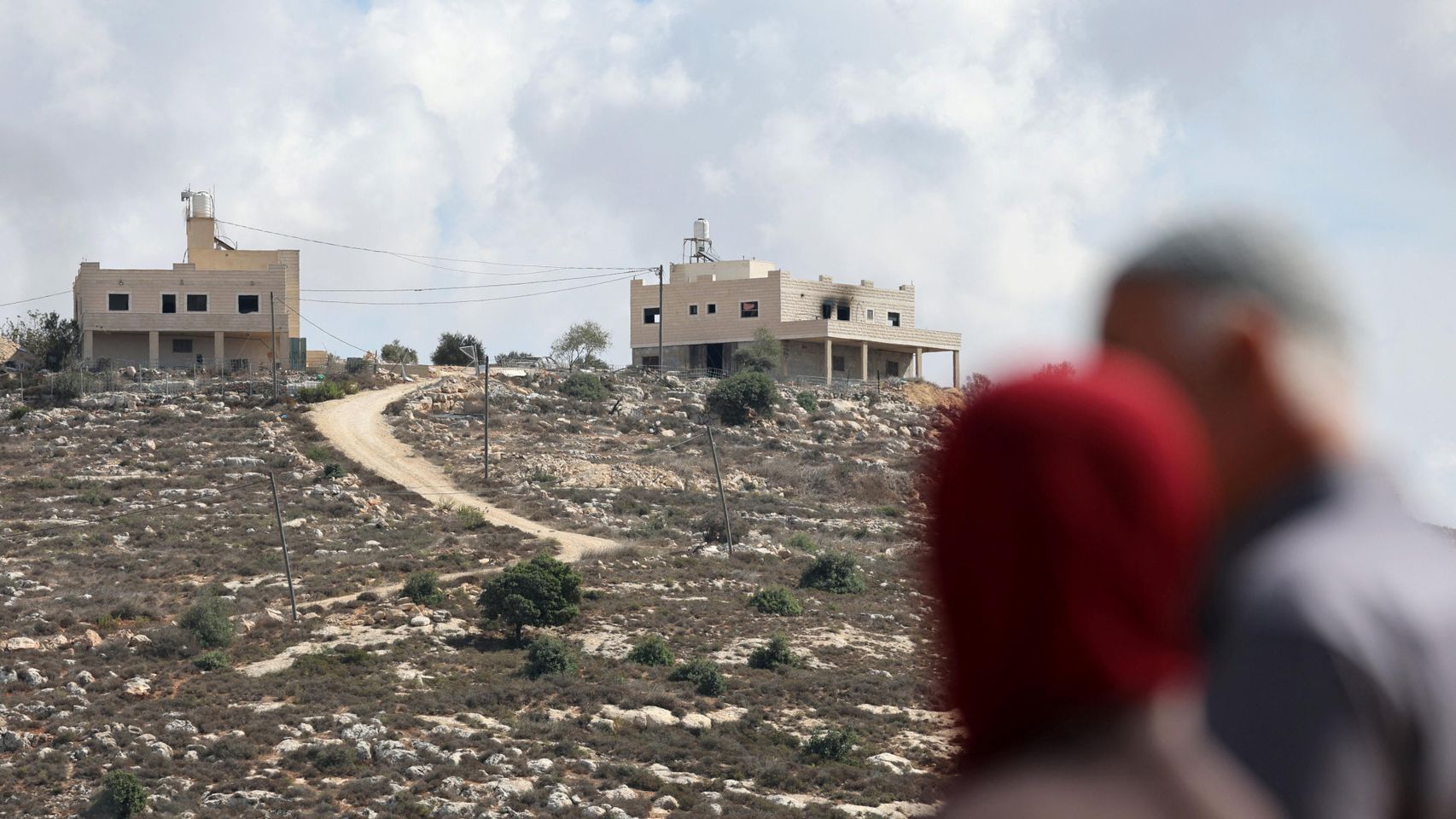 Colonos israelíes incendian una aldea en Cisjordania para frenar el retorno de una familia palestina decretado por el TS