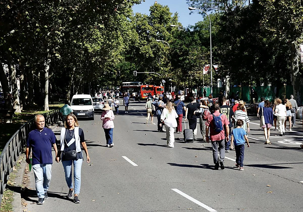 El coche reconquista la ciudad e iguala a caminar como principal forma de desplazarse
